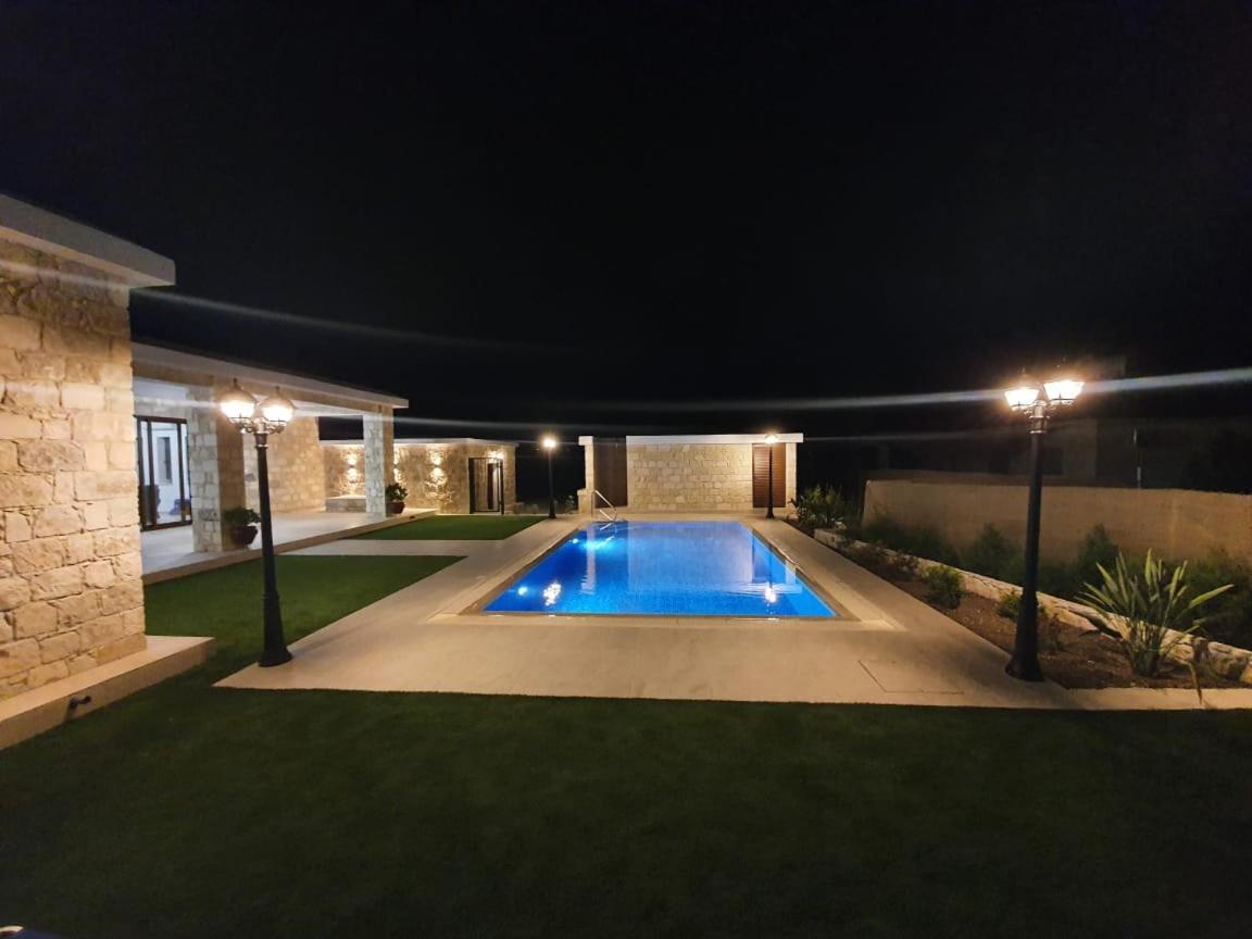 Yermanina Villa
